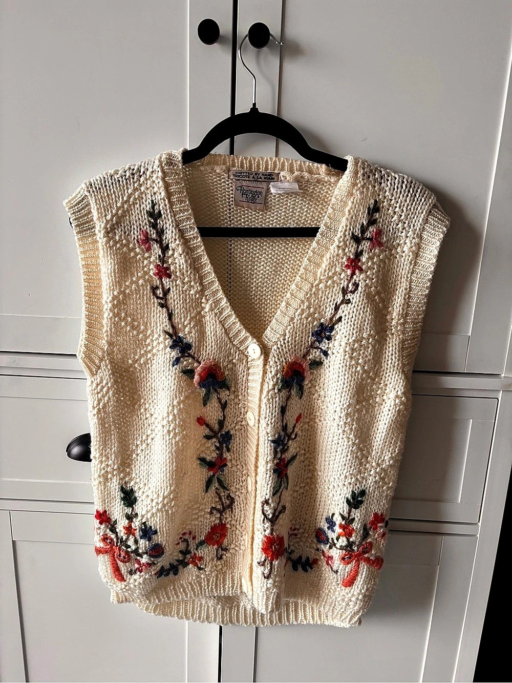 VINTAGE Huntington Ridge Vintage Hand Knit Floral Embroidered Sweater Vest